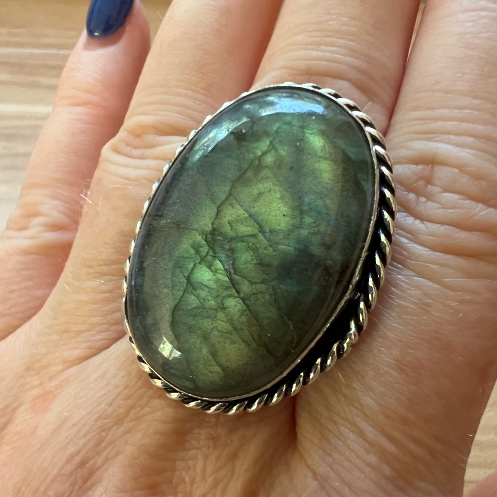 Labradorite Flash Cabochon Ring - Picture 3 of 14